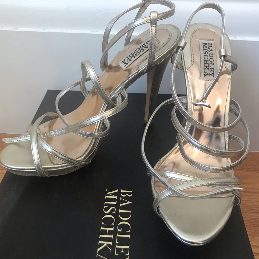 Badgley Mischka size 7.5 New Gold Shoes